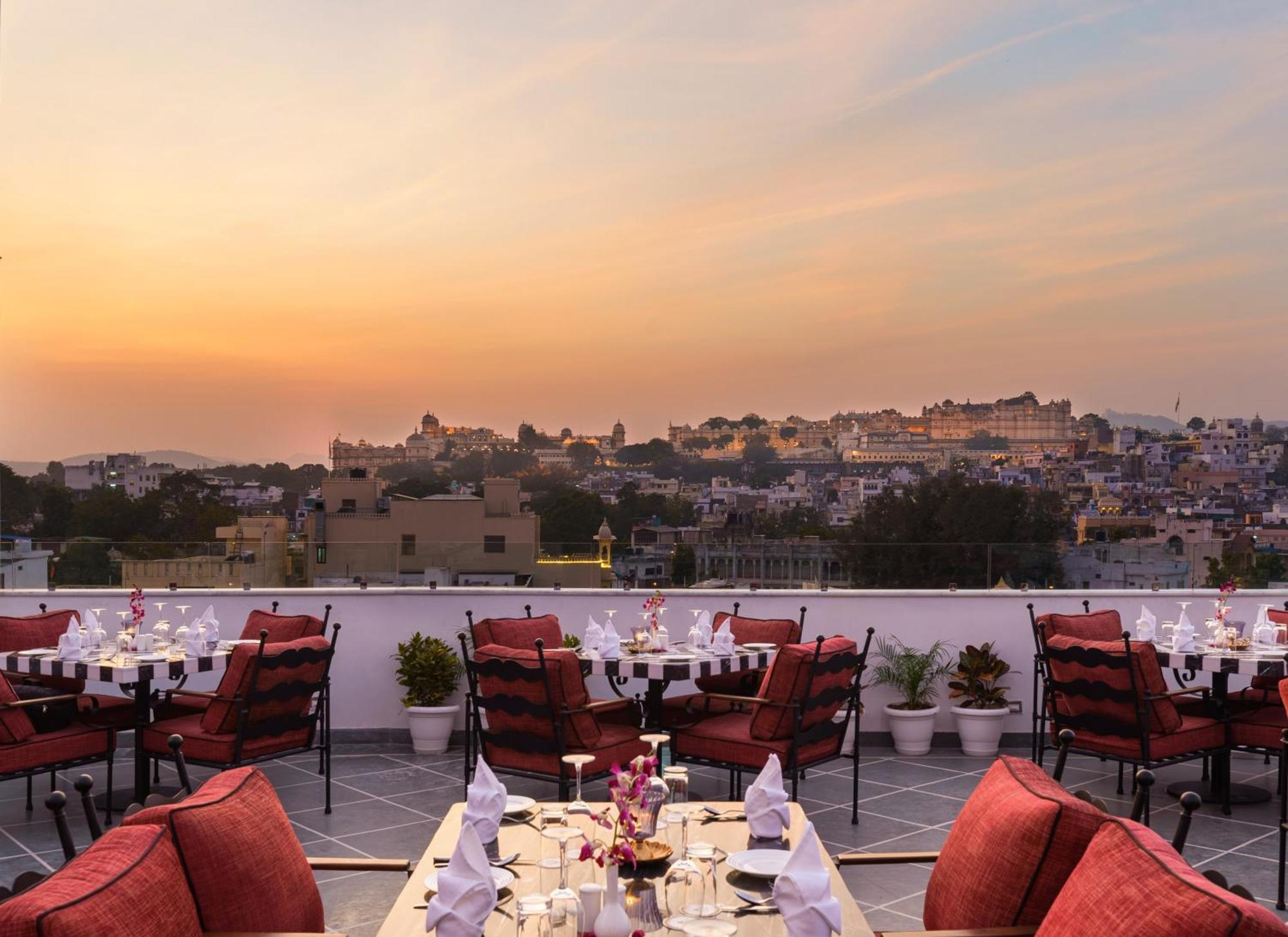 Chunda Haveli Hotel Udaipur Bagian luar foto
