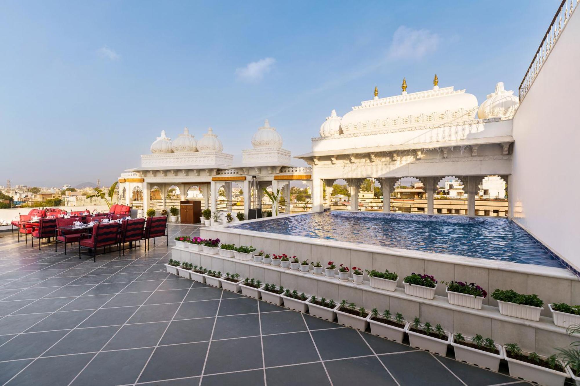 Chunda Haveli Hotel Udaipur Bagian luar foto
