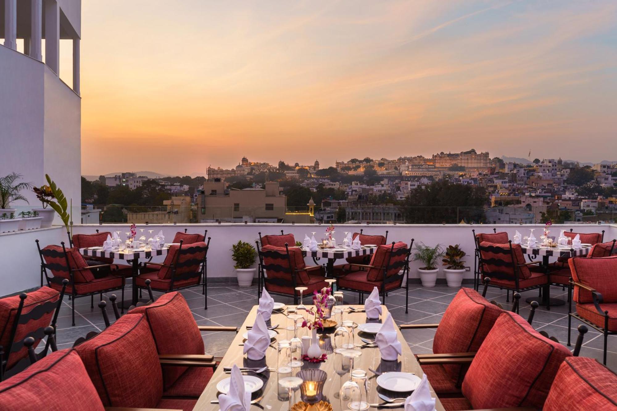 Chunda Haveli Hotel Udaipur Bagian luar foto