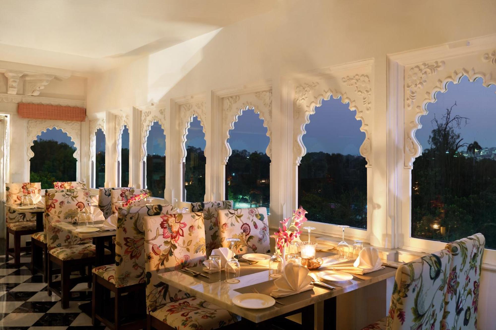 Chunda Haveli Hotel Udaipur Bagian luar foto
