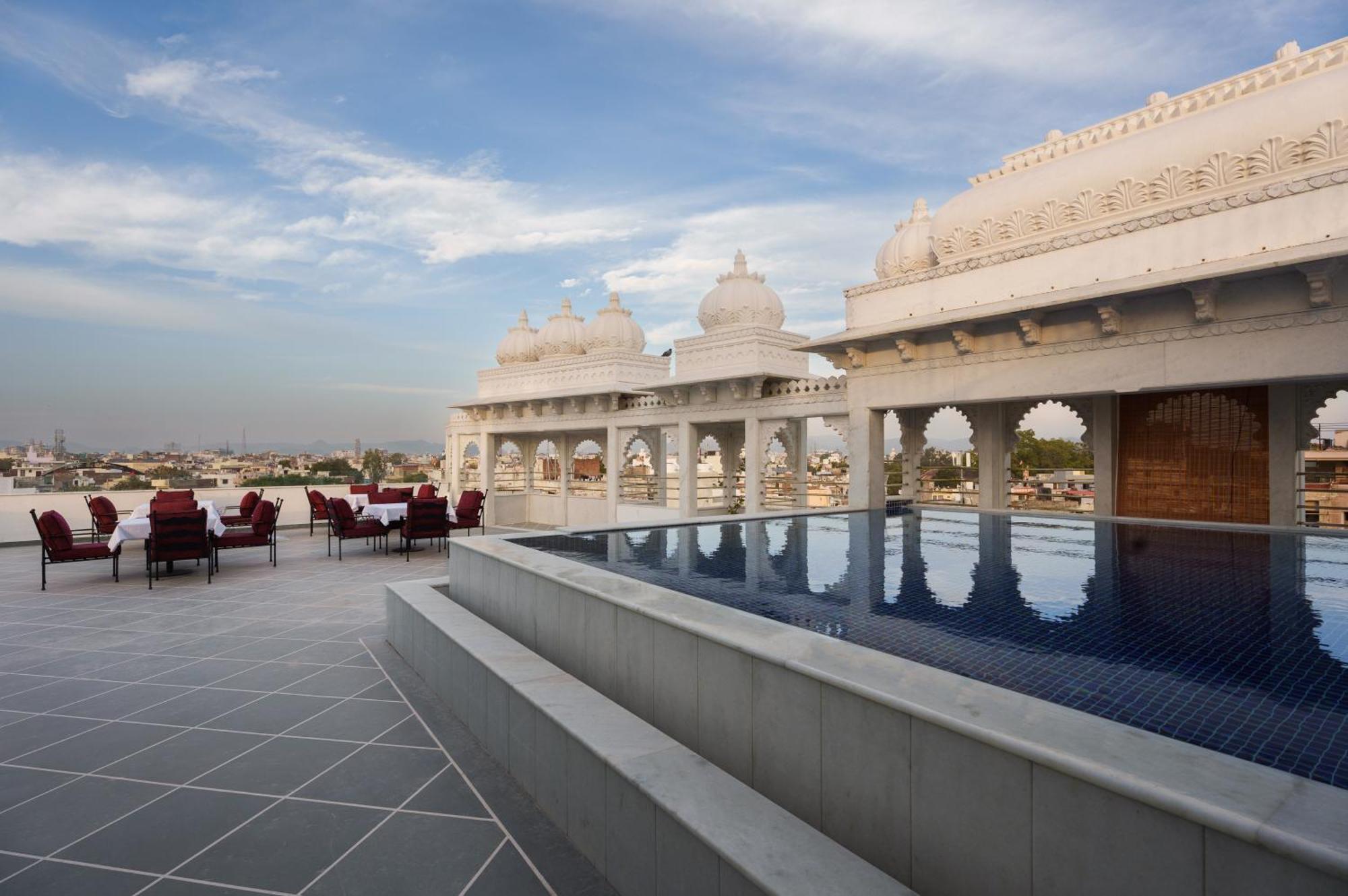 Chunda Haveli Hotel Udaipur Bagian luar foto