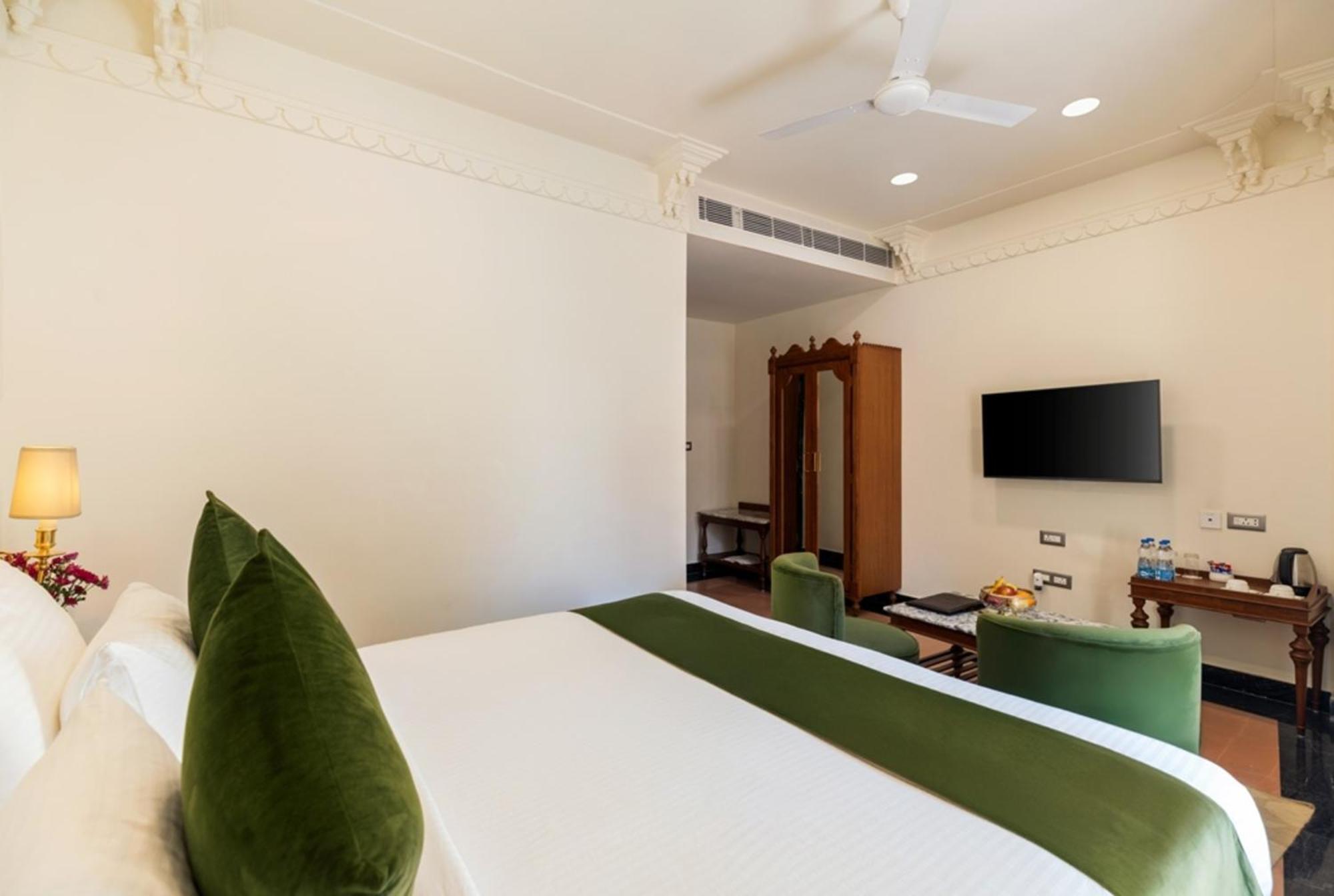 Chunda Haveli Hotel Udaipur Bagian luar foto