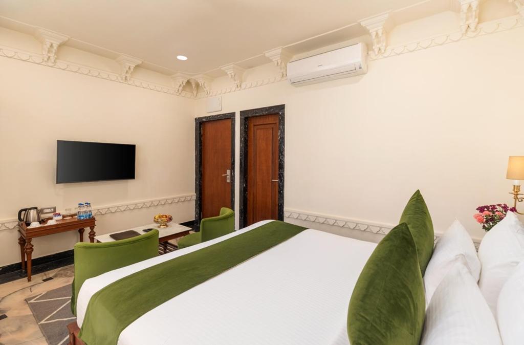 Chunda Haveli Hotel Udaipur Bagian luar foto